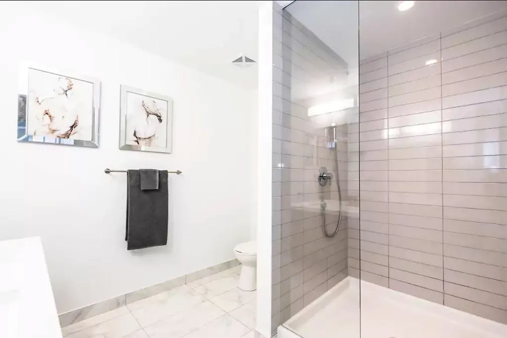 Apartment 30 Nelson Street Hotel Toronto